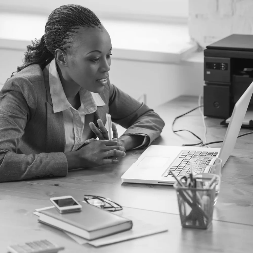 Consultante GRM au travail